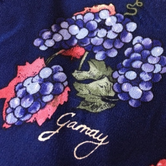 Vintage 1995 Nicole Miller Large Silk Scarf Grapes & Their Uses Wine Jelly Table - Picture 3 of 6